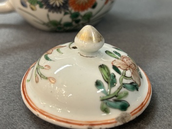 A Chinese famille verte teapot and a mug, Kangxi