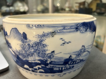 A Chinese blue and white tureen, Kangxi