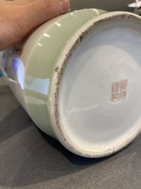 A Chinese famille rose vase with a beauty, signed Dai Ronghua 戴榮華, 20th C.