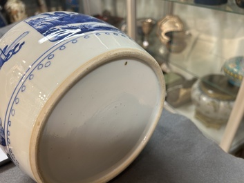 A Chinese blue and white tureen, Kangxi