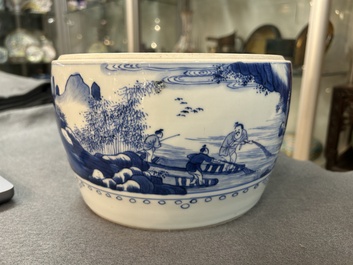 A Chinese blue and white tureen, Kangxi