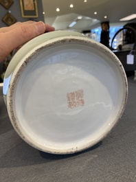 A Chinese famille rose vase with a beauty, signed Dai Ronghua 戴榮華, 20th C.