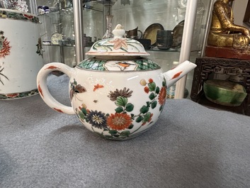 A Chinese famille verte teapot and a mug, Kangxi