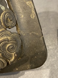 Br&ucirc;le-parfum aux dragons et son couvercle ajour&eacute; sur son support en bronze, Chine, 17&egrave;me