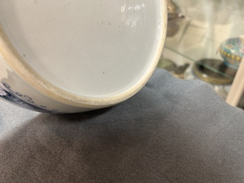 A Chinese blue and white tureen, Kangxi