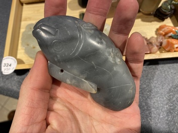 20 sculptures en corail, jade, pierre &agrave; savon et autres pierres, Chine, 19/20&egrave;me