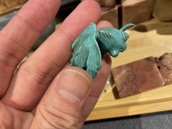 20 sculptures en corail, jade, pierre &agrave; savon et autres pierres, Chine, 19/20&egrave;me