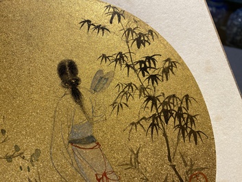 Suiveur de Zhang Daqian 張大千 (1898-1983): 'Beaut&eacute; dans le jardin', encre et couleurs sur papier dor&eacute;