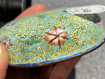 Belle collection de bols et de coupes en &eacute;maux de Canton, Chine, Qianlong et post&eacute;rieur