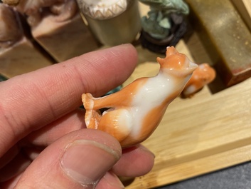 20 sculptures en corail, jade, pierre &agrave; savon et autres pierres, Chine, 19/20&egrave;me