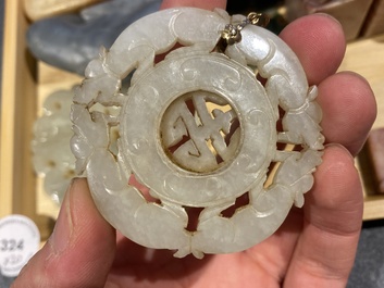 20 sculptures en corail, jade, pierre &agrave; savon et autres pierres, Chine, 19/20&egrave;me