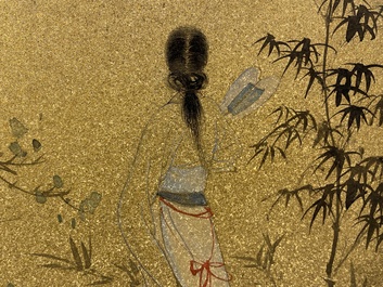 Suiveur de Zhang Daqian 張大千 (1898-1983): 'Beaut&eacute; dans le jardin', encre et couleurs sur papier dor&eacute;