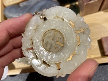 20 sculptures en corail, jade, pierre &agrave; savon et autres pierres, Chine, 19/20&egrave;me