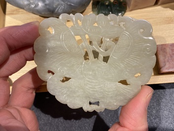 20 sculptures en corail, jade, pierre &agrave; savon et autres pierres, Chine, 19/20&egrave;me