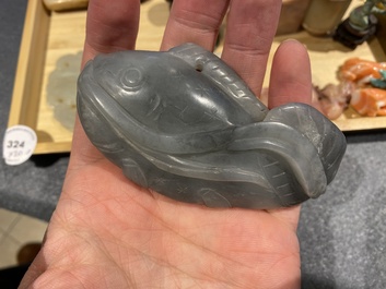 20 sculptures en corail, jade, pierre &agrave; savon et autres pierres, Chine, 19/20&egrave;me