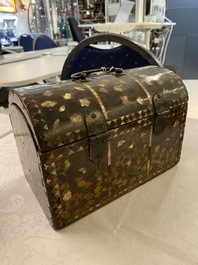 Coffret de type 'Namban' en bois incrust&eacute; d'&eacute;caille de tortue et de nacre, Japon, Momoyama ou Edo, 16/17&egrave;me