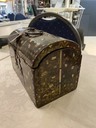 Coffret de type 'Namban' en bois incrust&eacute; d'&eacute;caille de tortue et de nacre, Japon, Momoyama ou Edo, 16/17&egrave;me