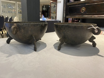 Een zeldzame Chinese bronzen rituele dekselkom voor voedsel, 'Dui', Periode van de Strijdende Staten