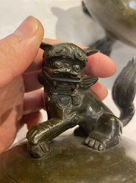 Br&ucirc;le-parfum tripod en bronze au couvercle orn&eacute; d'un qilin, marque de Qianlong, Qing