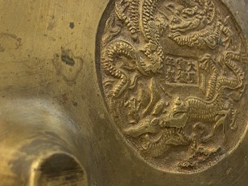 Trois br&ucirc;le-parfums en bronze, marques de Xuande et Gu Shi 古式, Qing/R&eacute;publique