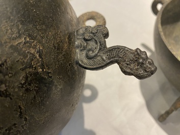 Een zeldzame Chinese bronzen rituele dekselkom voor voedsel, 'Dui', Periode van de Strijdende Staten