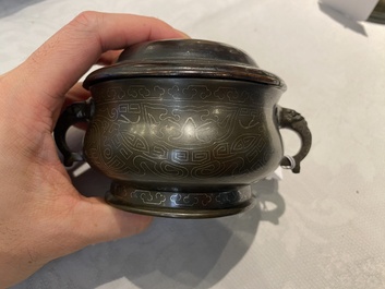Br&ucirc;le-parfum en bronze incrust&eacute; d'argent au couvercle en bois, marque de Shi Shou 石叟, 19&egrave;me
