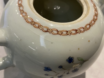 Six Chinese blue and white and famille rose porcelain wares, Kangxi and later