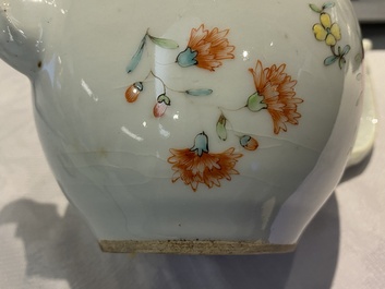 Six Chinese blue and white and famille rose porcelain wares, Kangxi and later