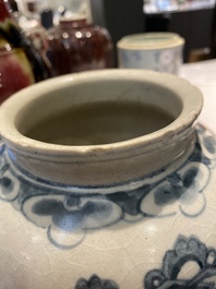 Petit vase en porcelaine de Cor&eacute;e en bleu et blanc, Jos&eacute;on, 19&egrave;me