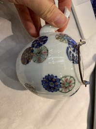 Six Chinese blue and white and famille rose porcelain wares, Kangxi and later