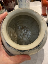 Petit vase en porcelaine de Cor&eacute;e en bleu et blanc, Jos&eacute;on, 19&egrave;me