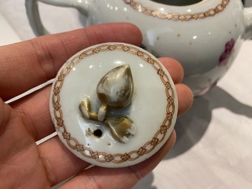 Six Chinese blue and white and famille rose porcelain wares, Kangxi and later