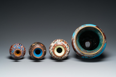 Vier Japanse cloisonn&eacute; vazen, Meiji, 19/20e eeuw
