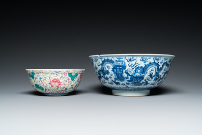 Drie Chinese famille rose schotels en twee kommen, Qianlong en later