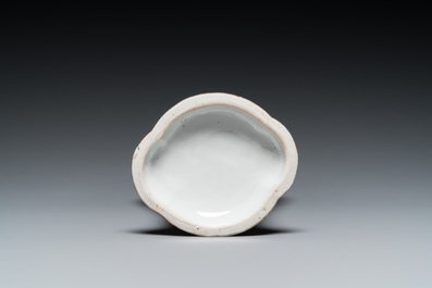 Een Chinese famille rose vaas met mandarijns decor, Qianlong