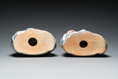 Een paar Chinese famille rose sculpturen van Boeddha, Zhu Mao Ji Zao 朱茂記造 merk, Republiek