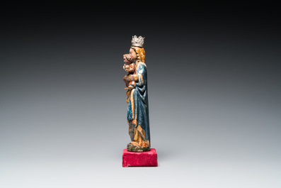 Une Vierge &agrave; l'Enfant en bois sculpt&eacute; et polychrom&eacute; dite 'Poup&eacute;e de Malines', Flandres, 1er quart du 16&egrave;me