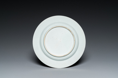 Een Chinees famille rose 'Xi Xiang Ji' bord, Yongzheng