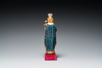 Une Vierge &agrave; l'Enfant en bois sculpt&eacute; et polychrom&eacute; dite 'Poup&eacute;e de Malines', Flandres, 1er quart du 16&egrave;me