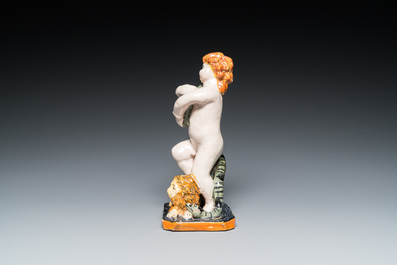 Sculpture d'un putto au serpent reposant sur un lion en fa&iuml;ence polychrome de Bruxelles, fin du 18&egrave;me