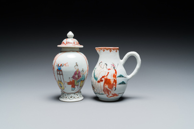 Une bo&icirc;te &agrave; th&eacute; couverte en porcelaine de Chine famille rose &agrave; sujet mandarin et une verseuse a d&eacute;cor du 'Jugement de Paris', Qianlong