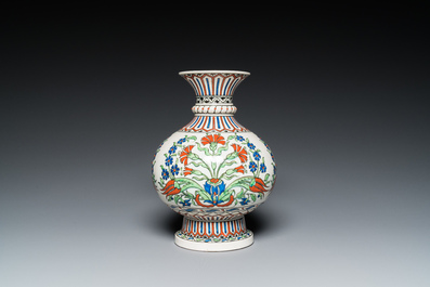 Vase de style Iznik, Samson, France, 19&egrave;me