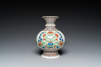 Vase de style Iznik, Samson, France, 19&egrave;me