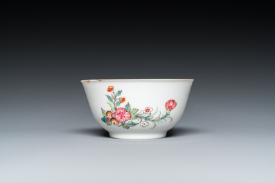 Tasse et soucoupe en porcelaine de Chine famille rose aux armes de Henri van Isselmuden et Anne van Haersolte pour le march&eacute; hollandais, Qianlong