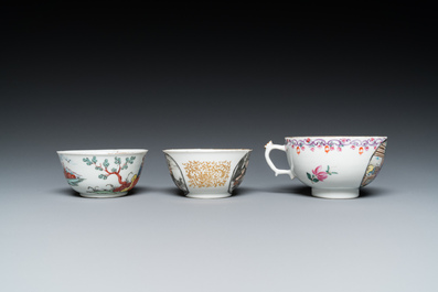 Drie Chinese exportporseleinen koppen en schotels, Qianlong