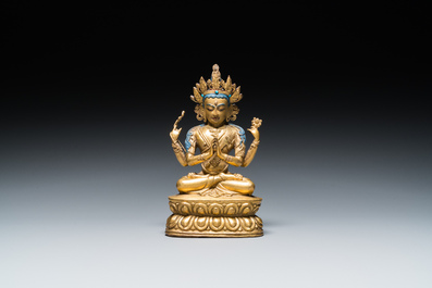 Een Sino-Tibetaanse vergulde bronzen Avalokitesvara, 17/18e eeuw