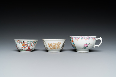 Drie Chinese exportporseleinen koppen en schotels, Qianlong