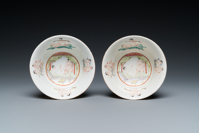 Twee Chinese famille rose kommen met erotisch decor, Kangxi merk, 19e eeuw