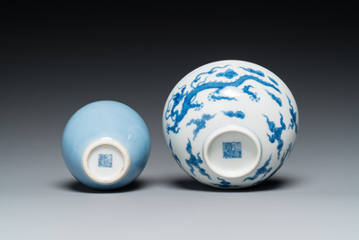 Een Chinese blauw-witte 'draken' kom en een lavendelblauwe penselenwasser, Qianlong merk, 19/20e eeuw