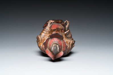 Sculpture d'un moine en bois laqu&eacute; et dor&eacute;, Chine, Qing